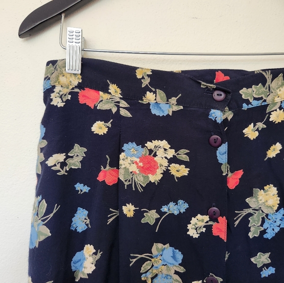 Vintage Button Front Floral Skirt Size 14, (fits like modern medium.) - Picture 2 of 5